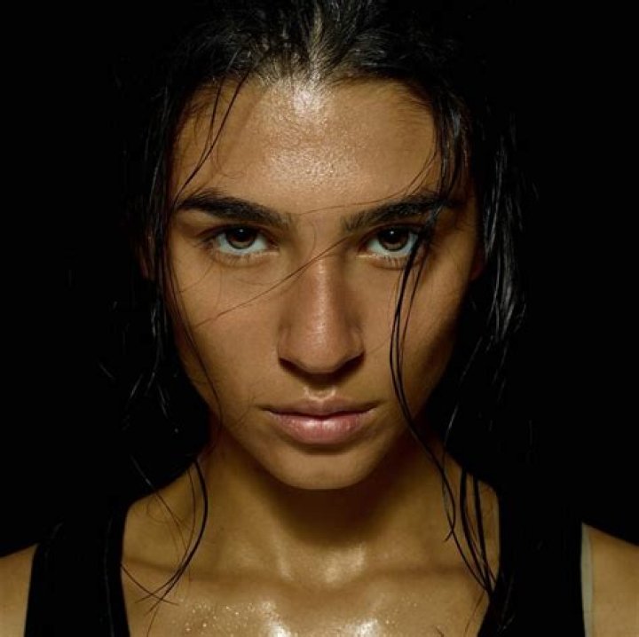 A Deep Dive Into "Lorena Andrea Hot"