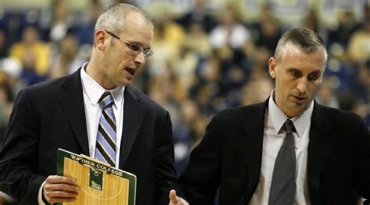 Are Dan Hurley And Bobby Hurley Related?