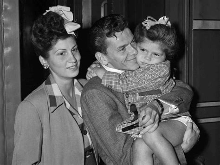 Are Frank Sinatra And Nancy Sinatra Actually Related? Uncovering The Family Ties