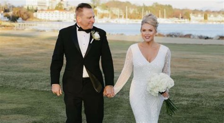 Avril Lavigne's Age Gap With Her Husband: A Detailed Breakdown