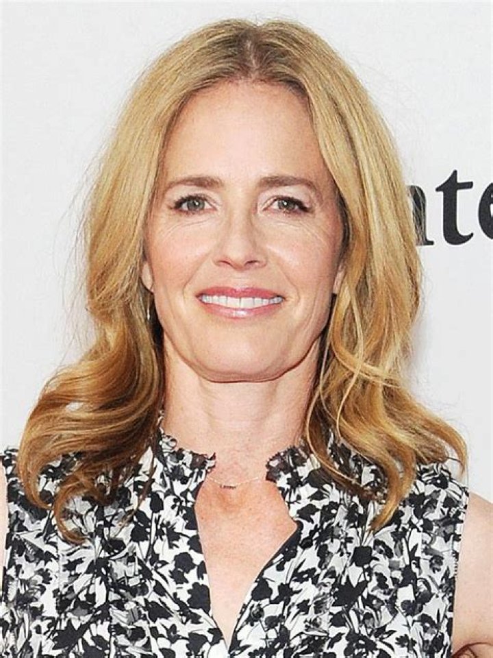 Award-Winning Actress: Elizabeth Shue's Journey
