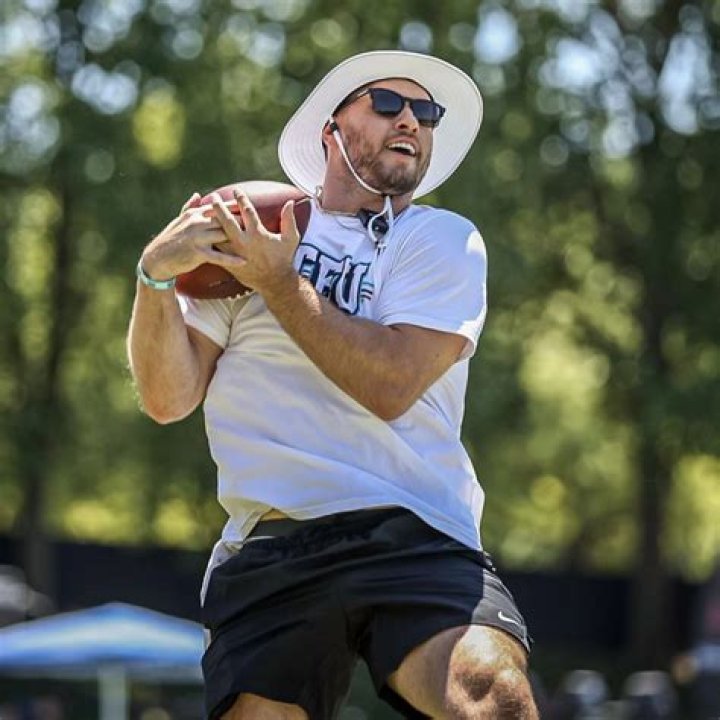 Awesome Will Compton NFL Career: Discover His Earnings!
