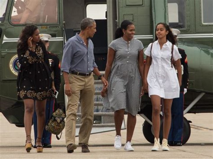 Complete Guide: The Ages Of Former President Obama's Daughters
