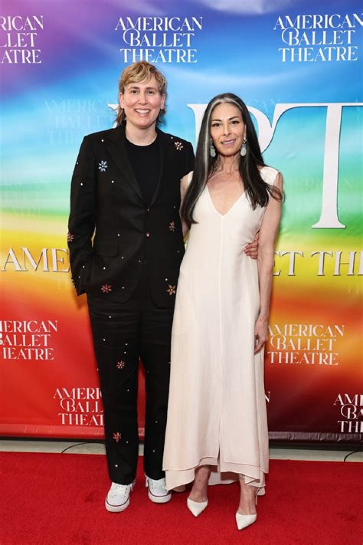 Current Love Life Of Hollywood Icon: Mel Gibson's Mysterious Love