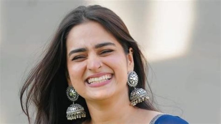 Discover The Age Of Ayesha Khan: Unveiling Details