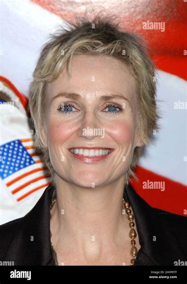 Discovering Jane Lynch's Net Worth