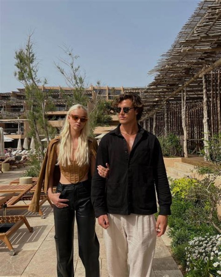 Is Alex and Elys Still Together? Alex and ElysToo Hot to Handle Dating History ·