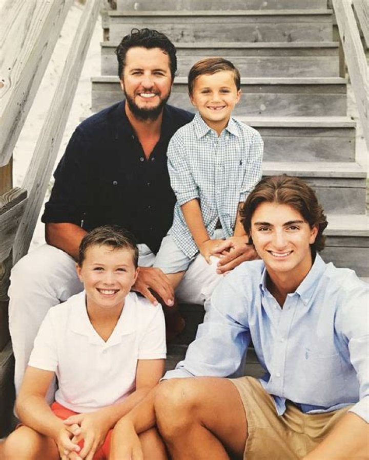 Is Zach Bryan & Luke Bryan Related? Uncovering The Family Connection
