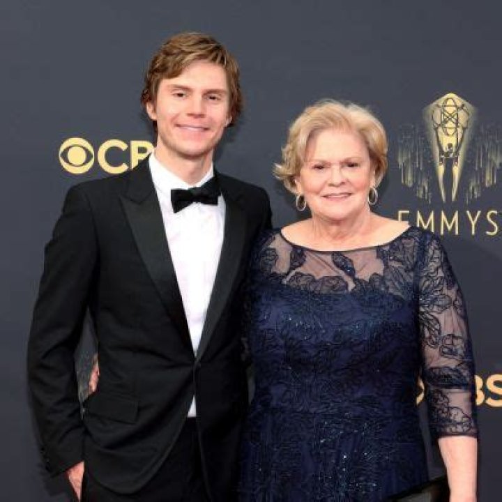 Julie Peters- All About The Mother Of Evan Peters