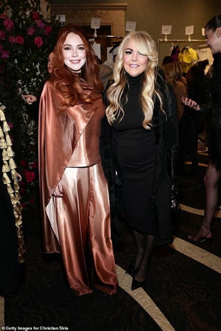 Lindsay Lohan: Is It Really Her Or Her Twin? Unveiling The Truth