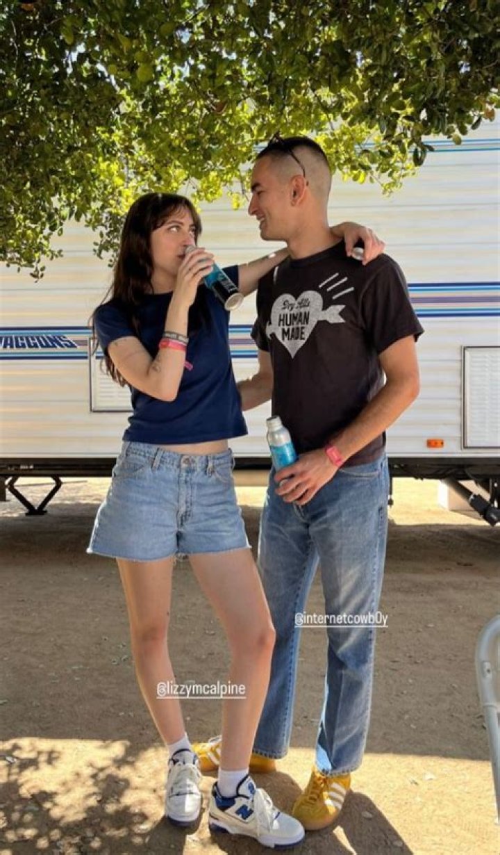 Lizzy McAlpine's Boyfriend: Unveiling The Mystery