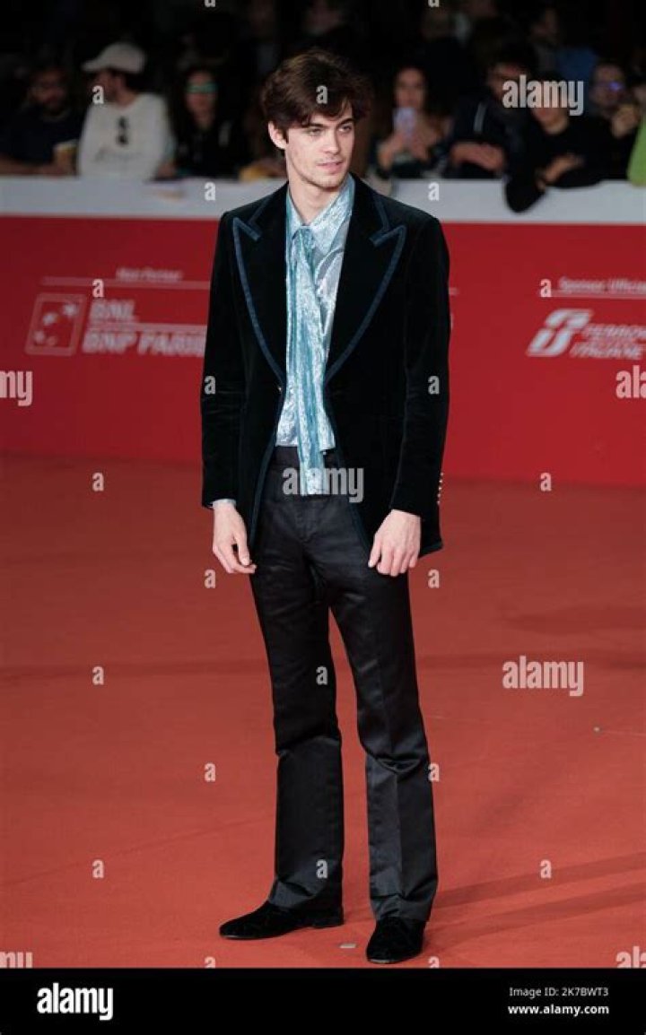 Lorenzo Zurzolo's Weight: The Details Revealed