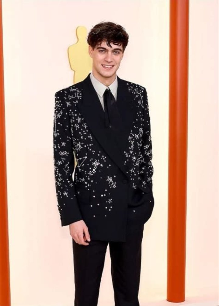 Lorenzo Zurzolo Height: How Tall?