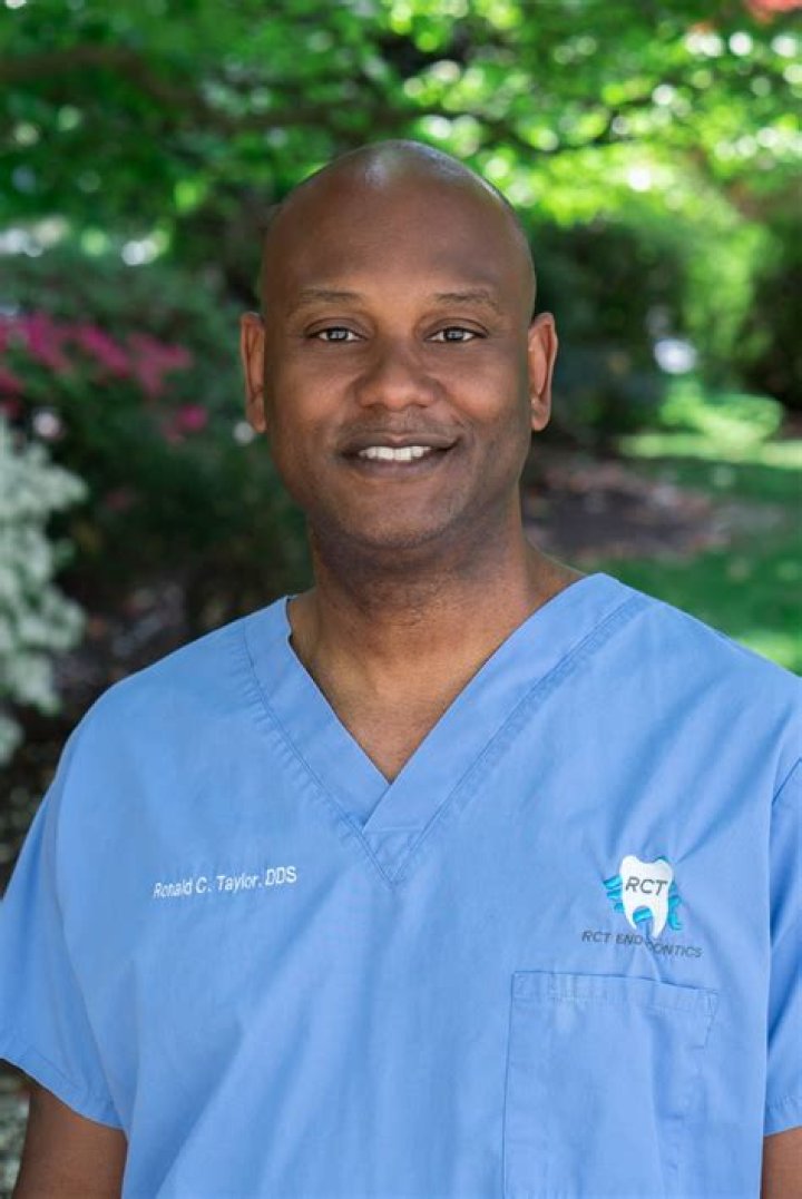 Meet Dr. Ron: The Charismatic Surgeon From 'Desperate Housewives'