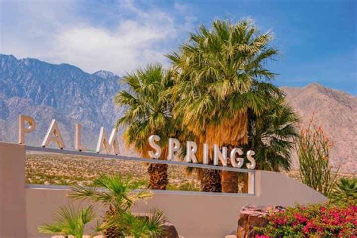 Palm Springs KPkuang: The Ultimate Desert Getaway