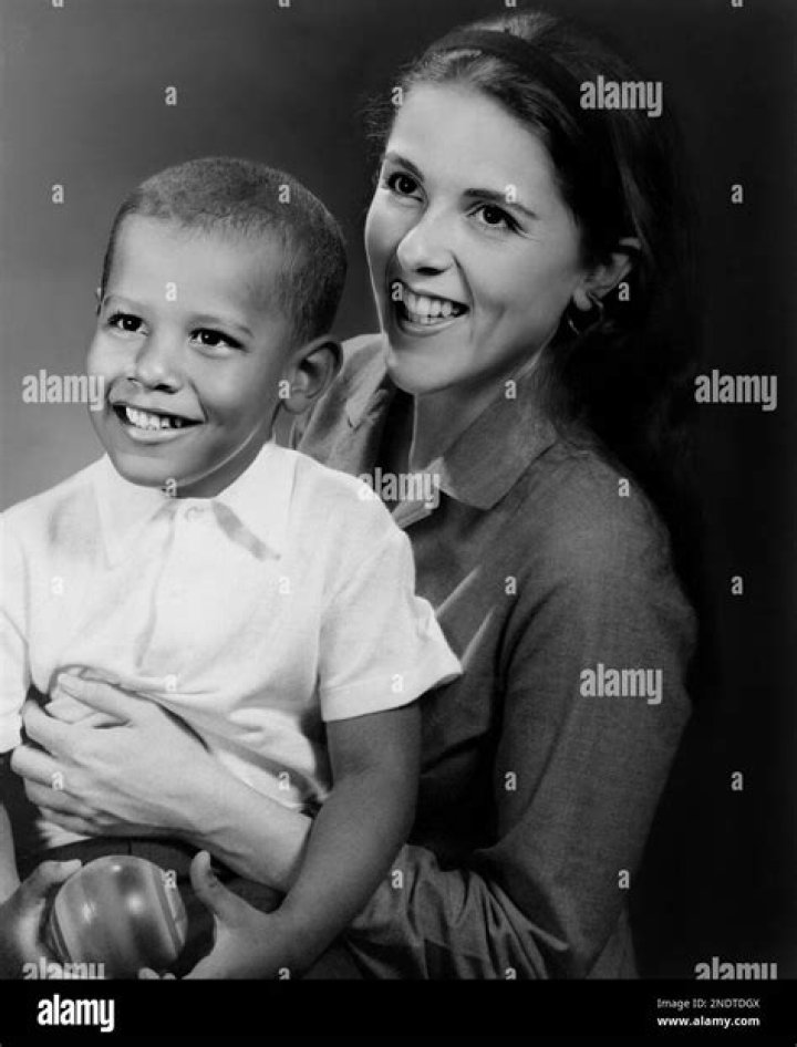 Stanley Dunham: The Father Of Ann Dunham