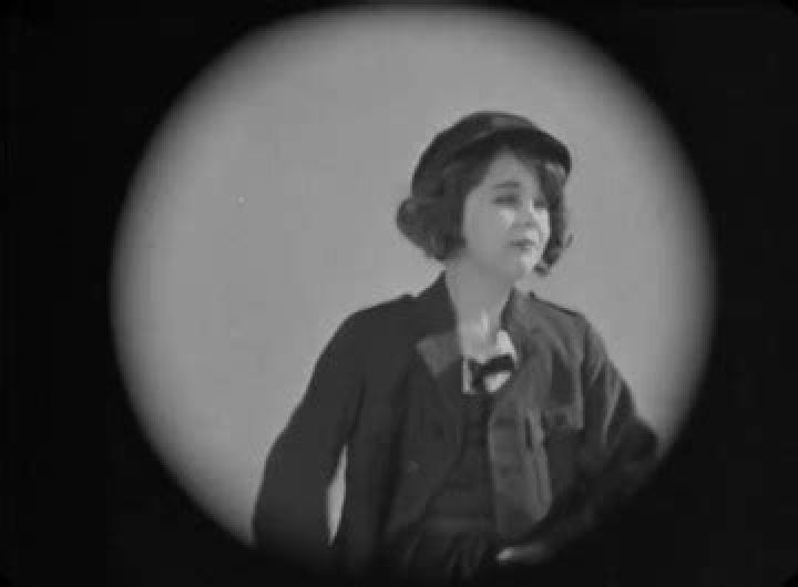 The Renowned Lois Hardwick: An Actress Of Depth And Distinction