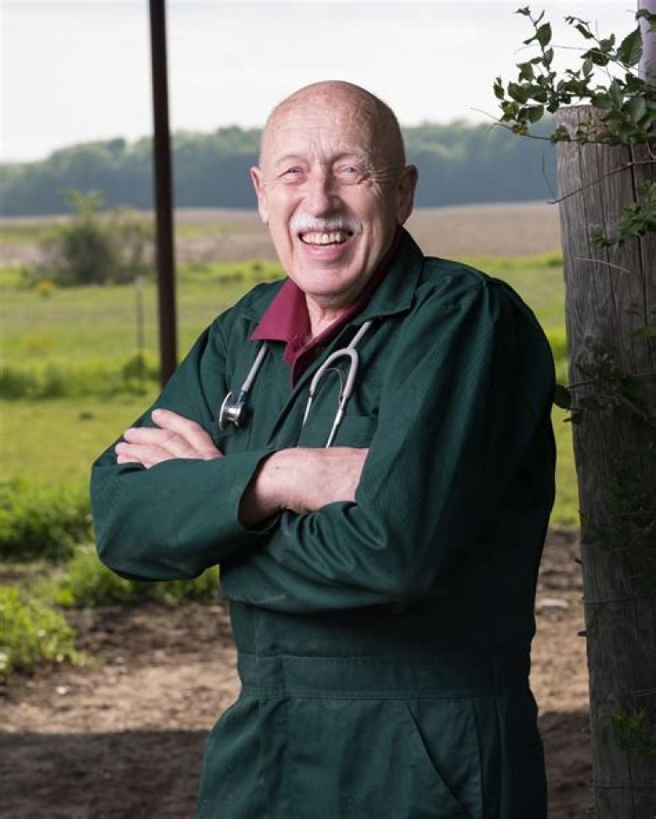 Uncover Dr. Jan Pol's Age: Get The Scoop On The Beloved Veterinarian