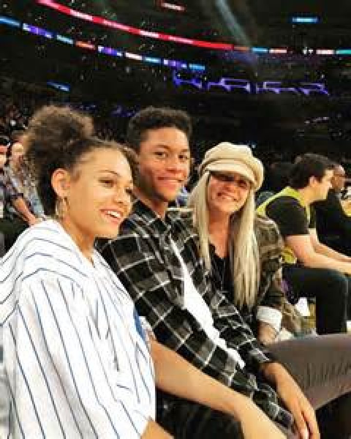 Uncover Michelle Moyer's Net Worth, Height, And Wikipedia Secrets