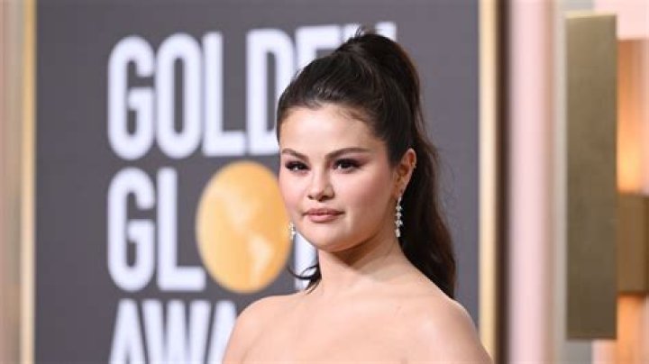 Uncover Selena Gomez's Weight: Comprehensive Guide