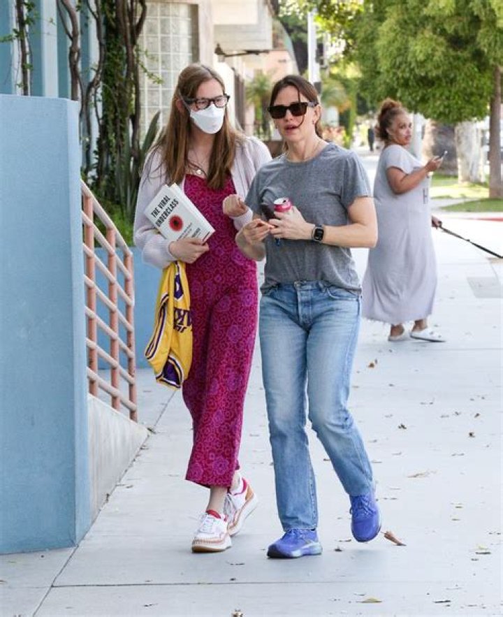 Uncover The Future Educational Path Of Jennifer Garner's Daughter, Violet