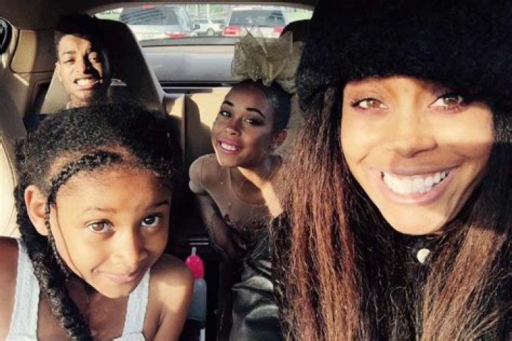 Uncover The Surprising Number Of Erykah Badu's Children And Its Impact