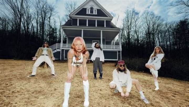 Unraveling The Truth: Is Singer Lizzy McAlpine Married Or Not?