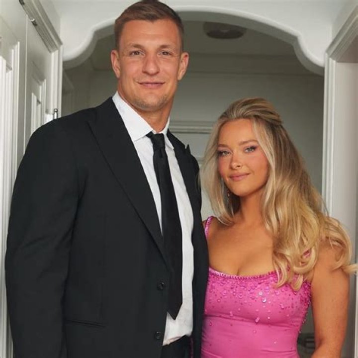 Unveiling Rob Gronkowski's Height And Weight: Insights And Surprising Revelations