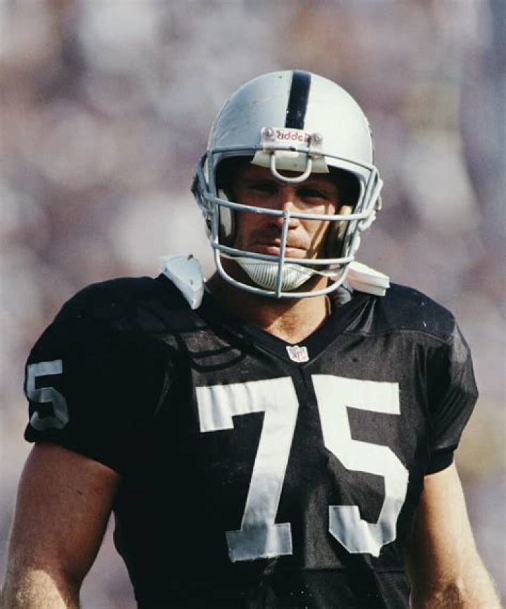 Unveiling The Age Of A Football Legend: Howie Long