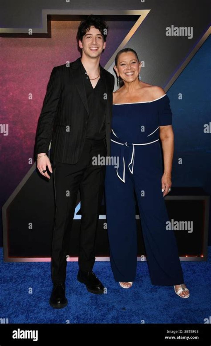 Unveiling The Inspiring Journey Of Camryn Manheim: Milo Manheim's Mom