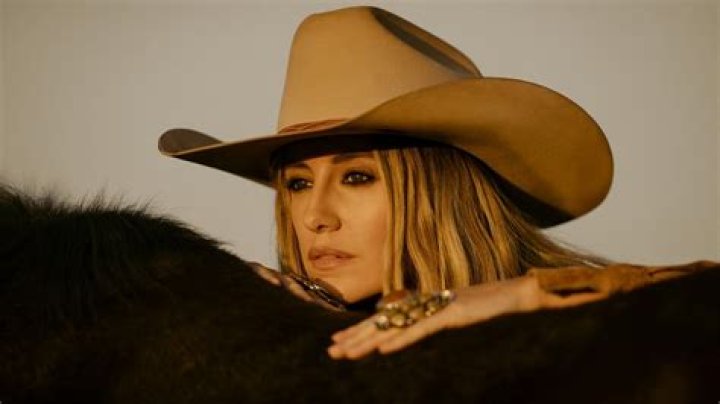 Unveiling The Secrets Of Lainey Wilson's Captivating Outfit