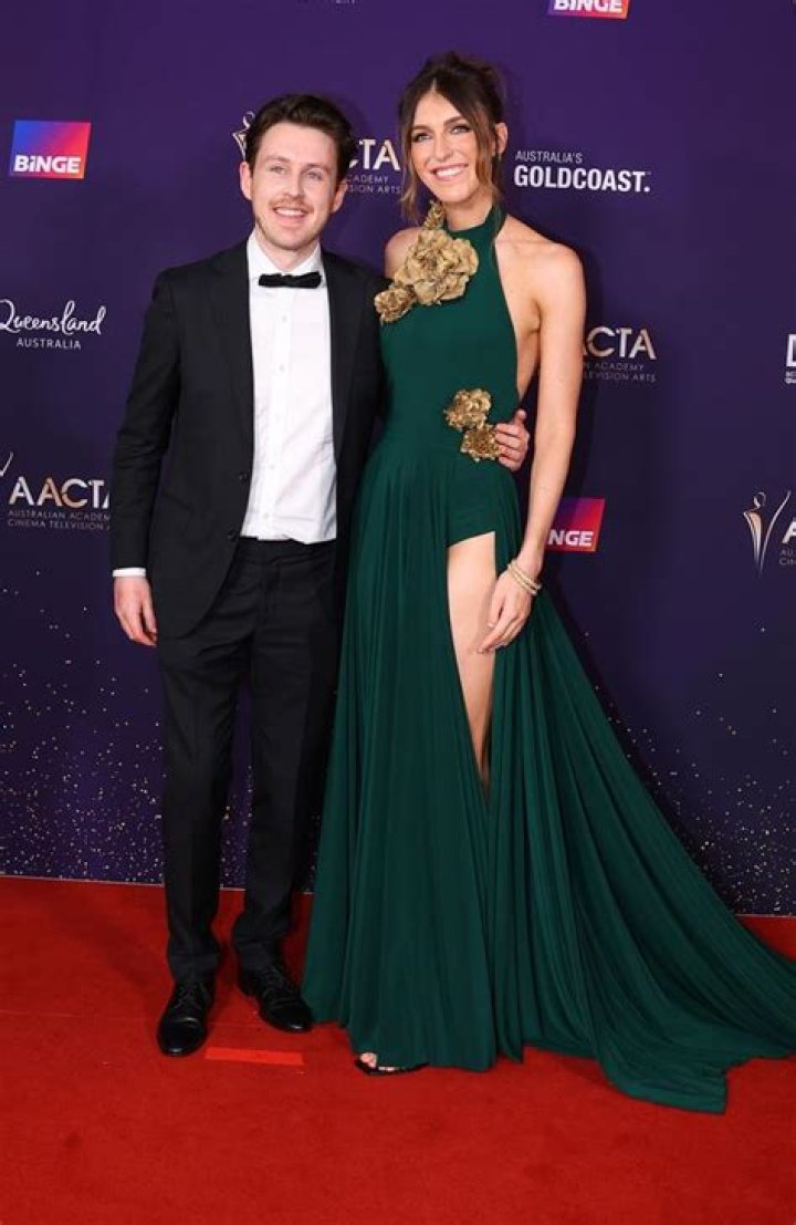 Unveiling The Secrets Of Melanie Bracewell's Height: Discoveries And Insights