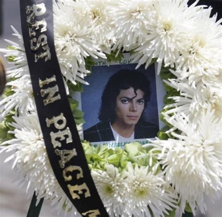 Unveiling The Truth Behind Michael Jackson's Death Photo
