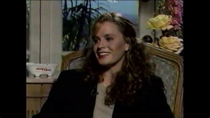 Unveiling The Truth: Elizabeth Shue Smoking And Its Impact On Her Career