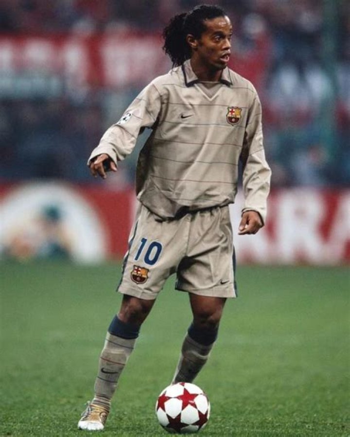 When Did Ronaldinho Finally Hang Up His Boots?