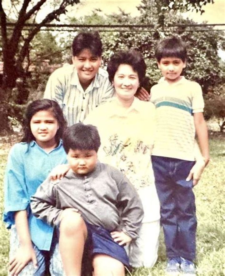 Who's Older And Who's Younger: The Vargas Brothers' Ages