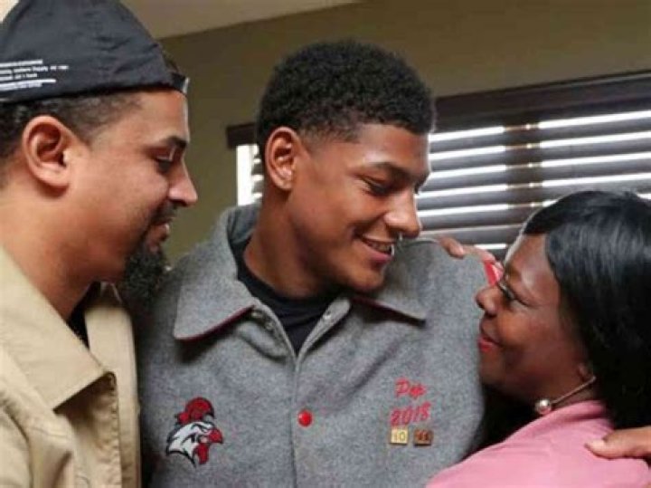 Who are Isiah Pacheco s Parents? Isiah Pacheco Biography, Parents Name and More ·