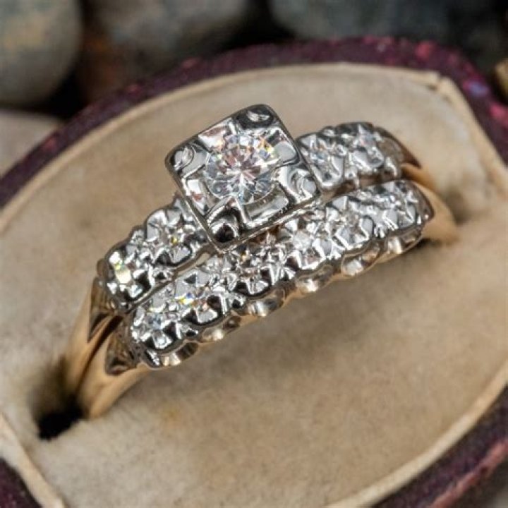 Why Alex Wagner's Wedding Ring Remains A Mystery