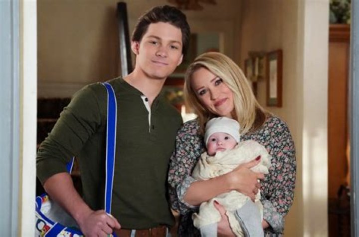 Zoe Perry's Salary On 'Young Sheldon' Revealed